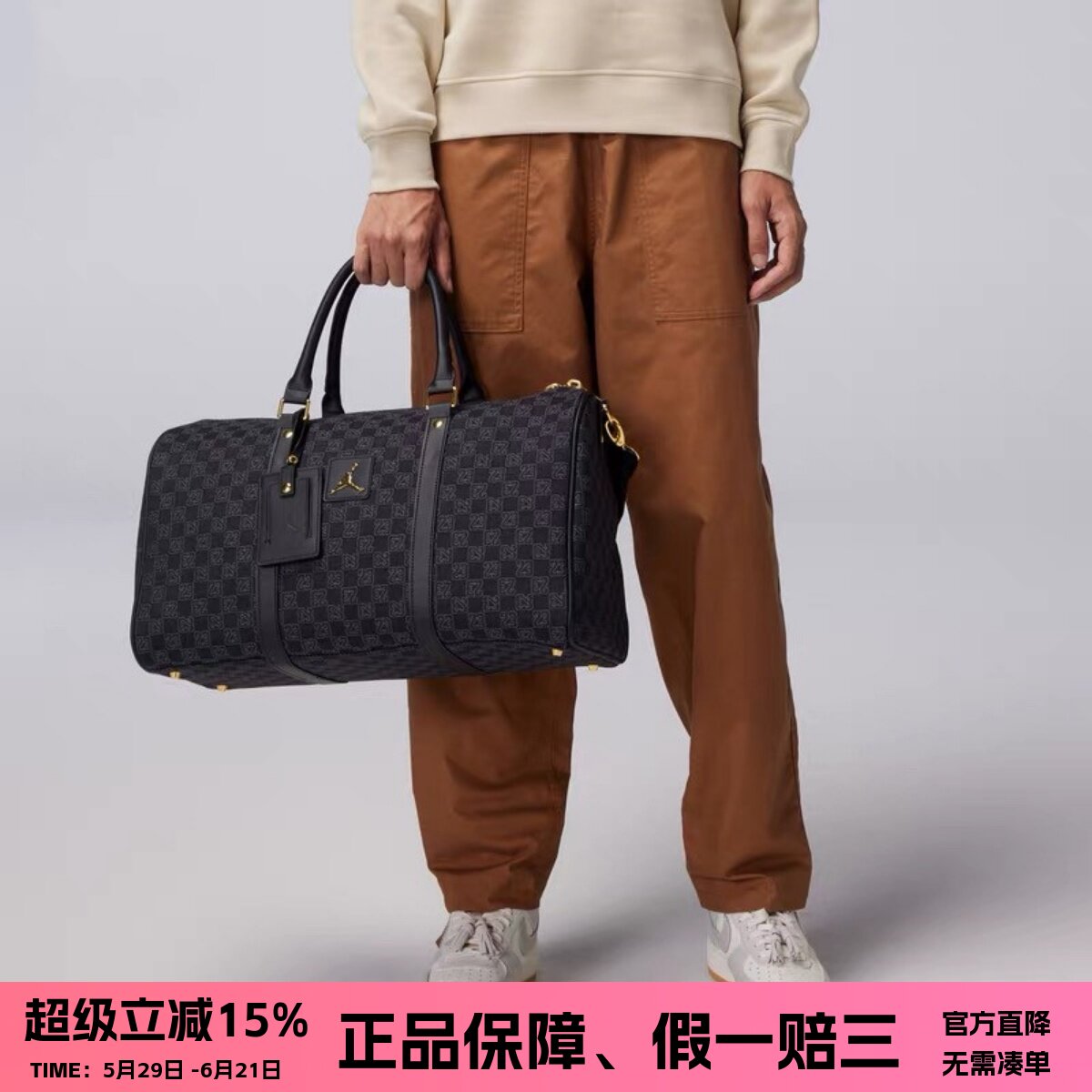 正品NIKE耐克Jordan棋盘格休闲织物老花行李单肩水桶包FJ6787-011