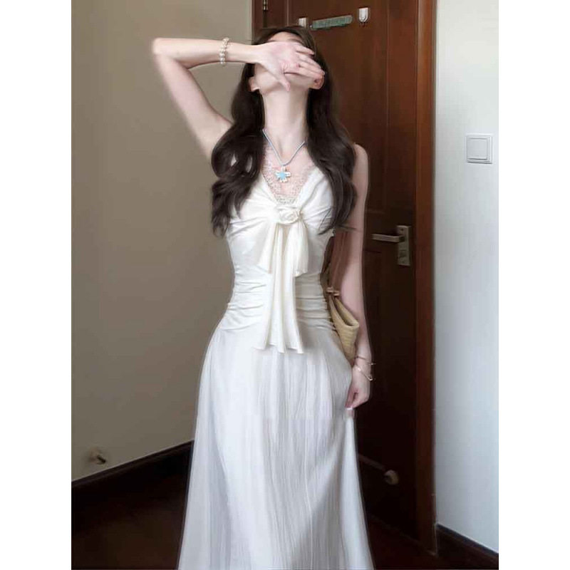 纯欲温柔V领法式无袖连衣裙女夏白色修身a字长裙设计感小众裙子