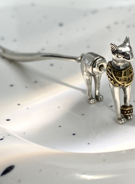 银单只金银撞色法老猫耳钉