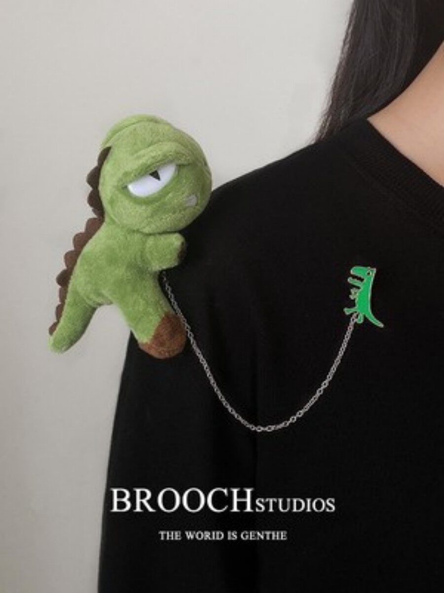 어깨에 누워있는 작은 공룡 브로치 귀여운 팬더  플러시 펜던트 가방 체인 커플 핀