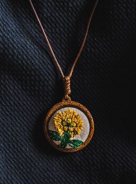 木雕项链吊坠文艺毛衣链可爱蝴蝶动物雏菊链条刺绣小清新可调节