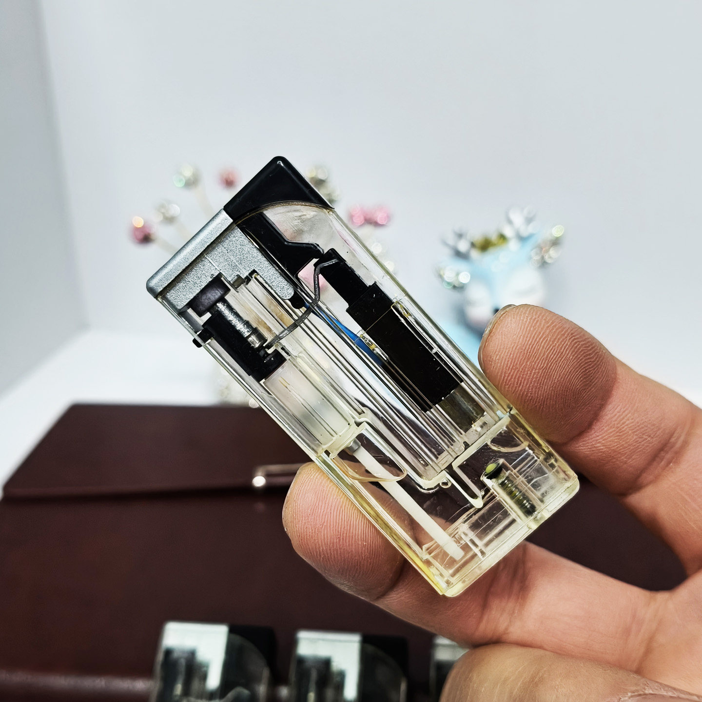 新款创意塑料透明色蓝焰直冲防风打火机个性超薄高品质一次性火机