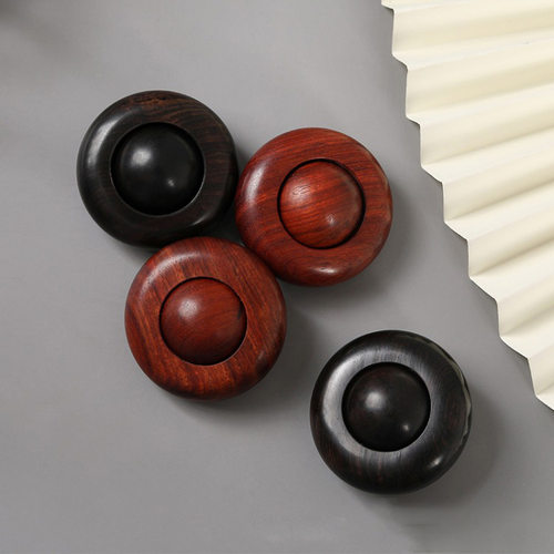 Sandalwood one-piece hand-held toy plate, handball, flying