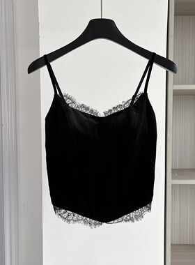 背心女2026新款内搭蕾丝性感炸街独特漂亮小吊带胸垫外穿丝绒上衣