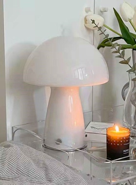 包豪斯中古台灯ins韩国现代玻璃蘑菇灯vinage卧室北欧简约床头灯