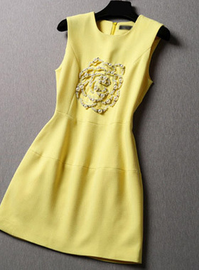 2025新款断码清仓小香名媛风女钉珍珠钻黄色无袖修身A字裙连衣裙