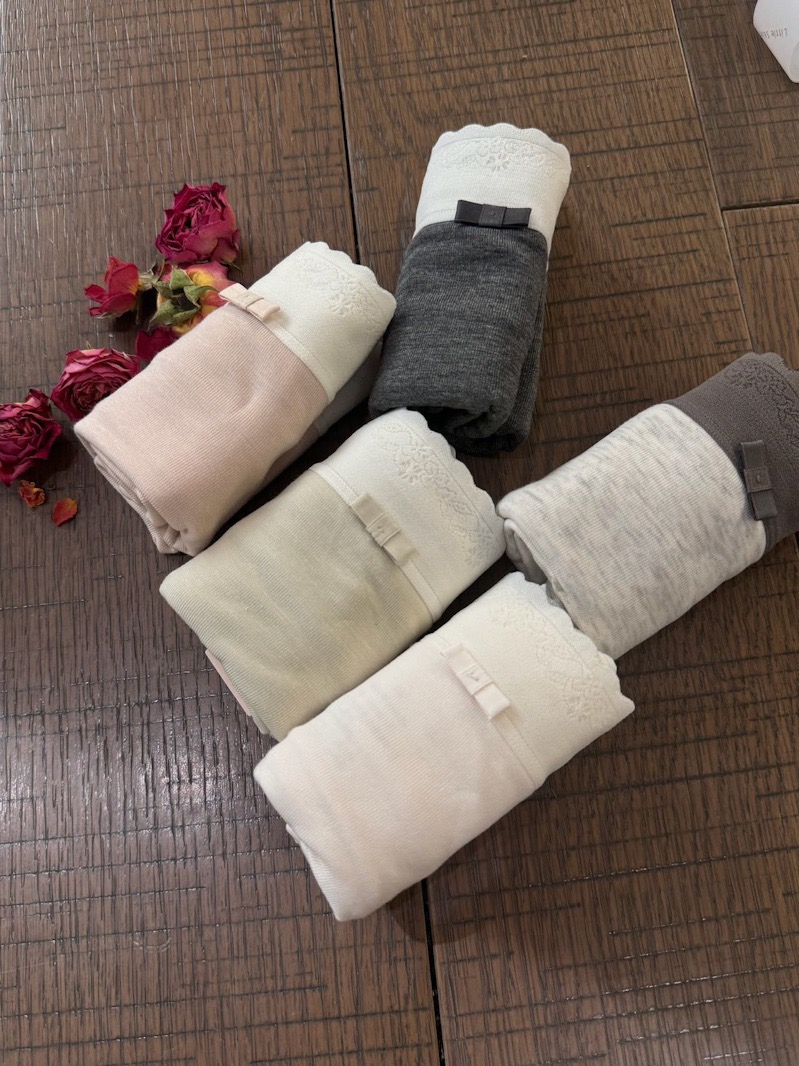 小兰裙R076蕾丝边软糯舒适中腰内裤无痕亲肤大弹力纯色包臀三角裤