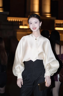 2025新款时尚套装女春高级感气质显瘦减龄洋气休闲真丝上衣两件套