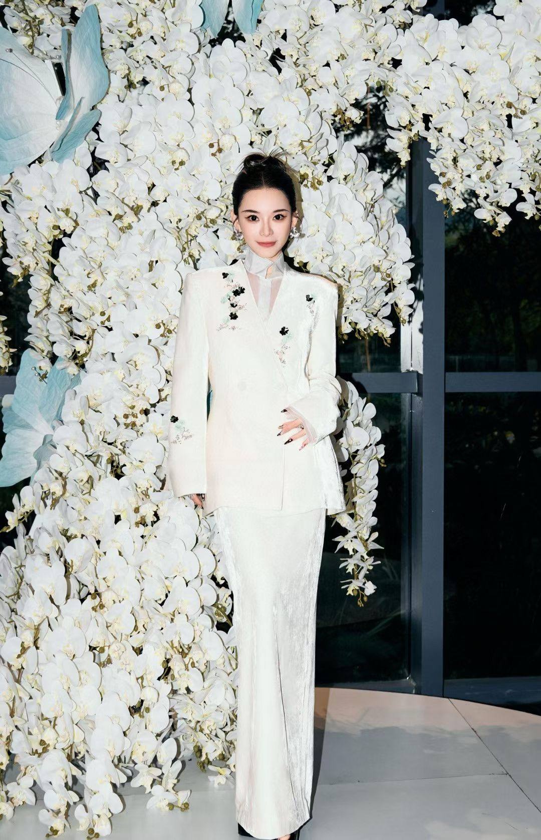 2026秋冬新款时尚气质优雅百搭显瘦西装外套女设真丝丝绒钉珠套装,女装/女士精品,时尚套装,淘宝优惠券,粉丝福利购,淘宝优惠卷