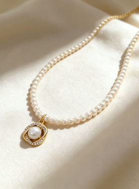 轻奢珍珠项链女金色方形吊坠锁骨链气质设计师款