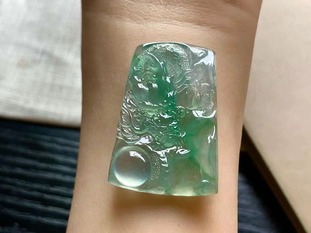 来料加工缅甸天然翡翠A货糯冰种飘花龙牌吊坠玉石挂件