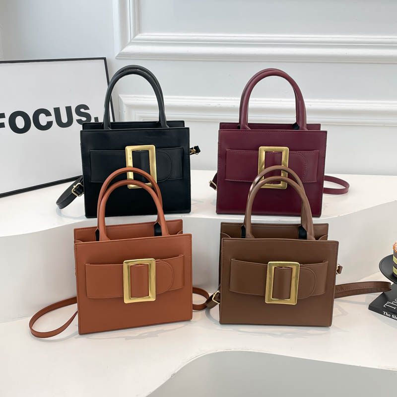 2026春季新款韩版潮流气质斜跨女士单肩包简约时尚皮带纯色小方包