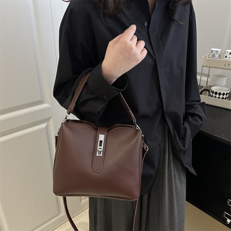 斜跨包时尚百搭女包手提包