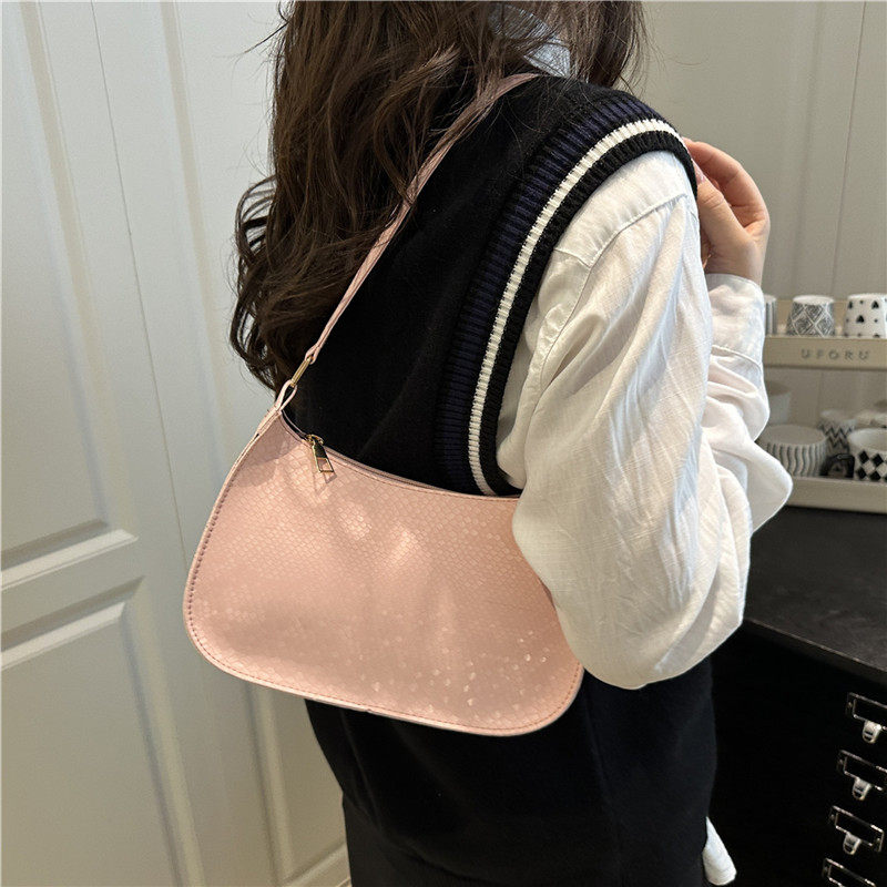 时尚潮流纯色洋气2026个性蛇纹单肩腋下手提包设计感纹理通勤休闲