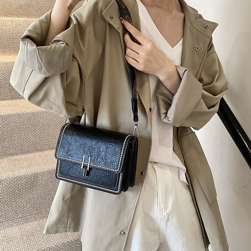 网红ins宽带小方包包女秋冬2025新款潮复古百搭单肩包复古斜挎包,箱包皮具/热销女包/男包,小方包,淘宝优惠券,粉丝福利购,淘宝优惠卷