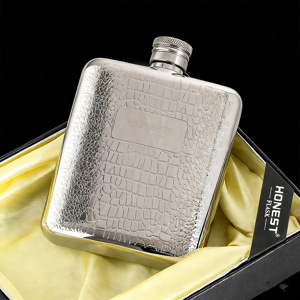 创意304不锈钢随身酒壶户外便携加厚白酒扁瓶6盎司生日礼物男纪念