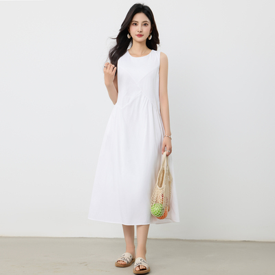 法式白色减龄连衣裙不规则设计感