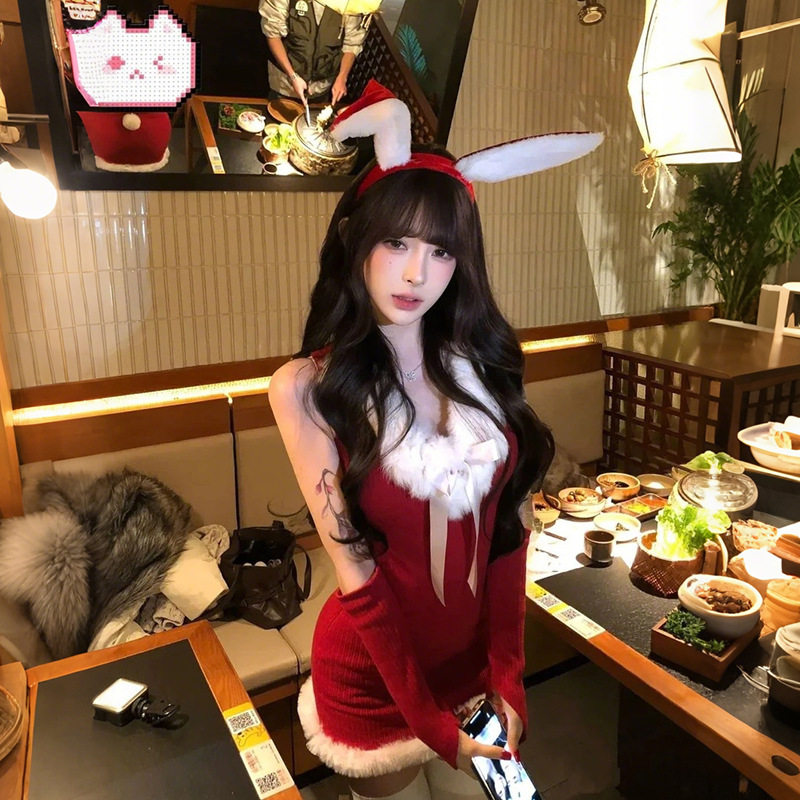 2025圣诞服连衣裙女装甜辣妹氛围套装毛绒吊带新年红色跨年战袍