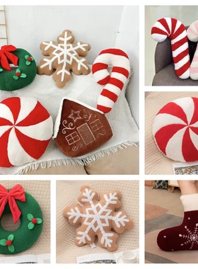 跨境圣诞节雪屋雪花花环糖果毛绒抱枕节日氛围装饰摆件礼品靠垫抱
