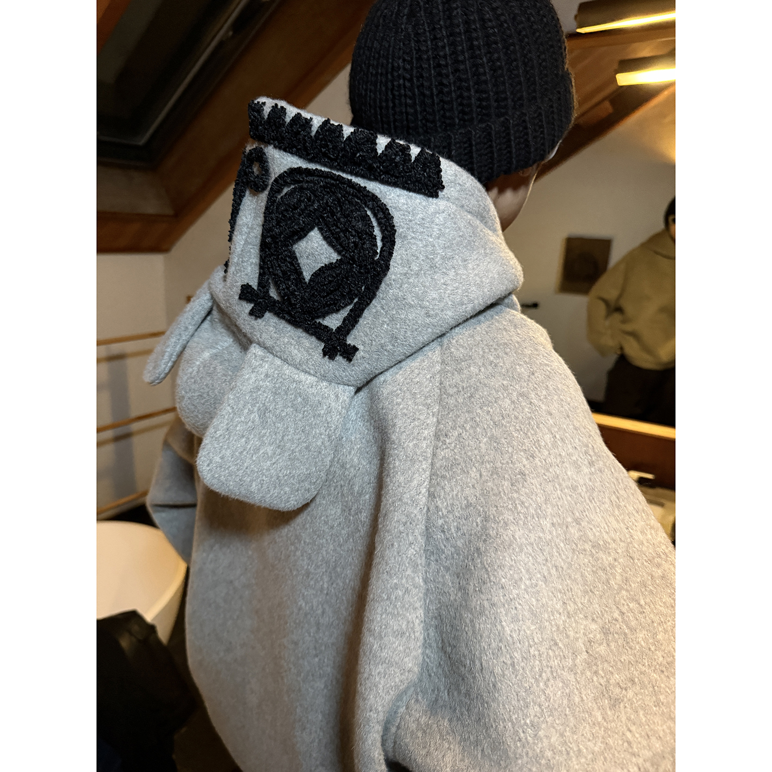 ESC MAN STUDIO/松弛感羊绒混纺羊毛毛呢面料卡通图案挺括感卫衣