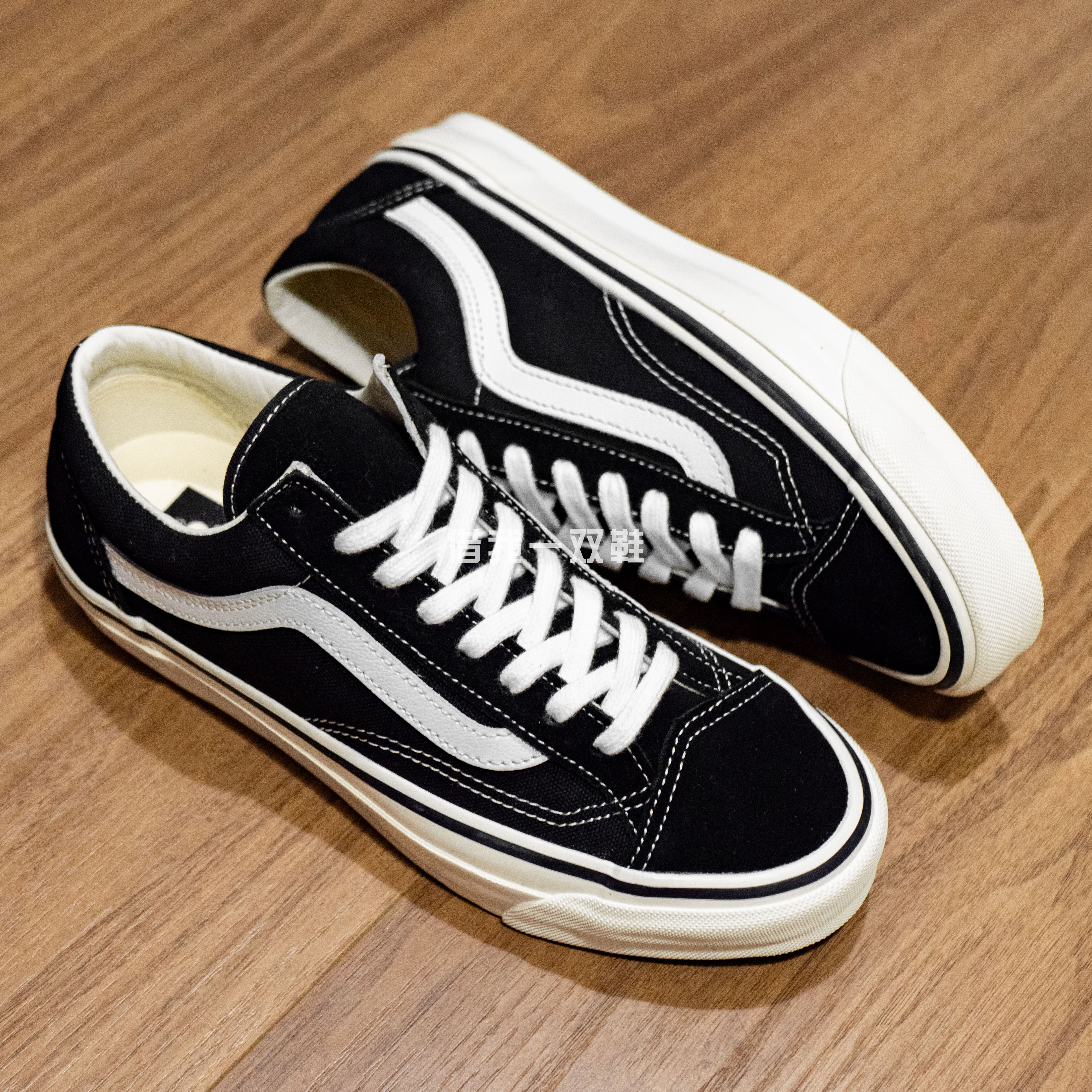 VansPremiumStyle36黑白板鞋