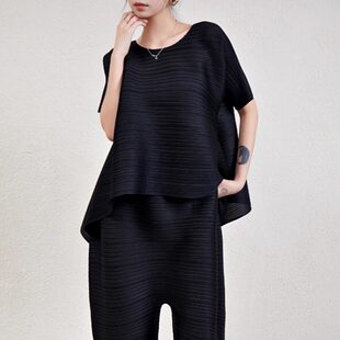 Issey Miyake/三宅一生 褶皱大摆简约短袖T恤显瘦哈伦裤套装设计