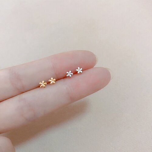 奥特莱斯折扣官网撤柜清仓捡漏18K金outlets女光面小花朵耳饰耳钉