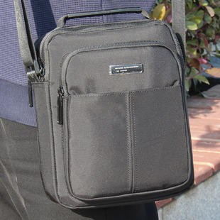 2025新款男士包包休闲旅游通勤小背包男士斜挎包中年爸爸手提包男