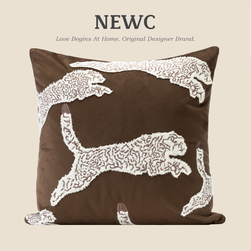 NEWC新宸优品 现代轻奢丝绒绣花抱枕客厅沙发床上咖色豹子靠枕套