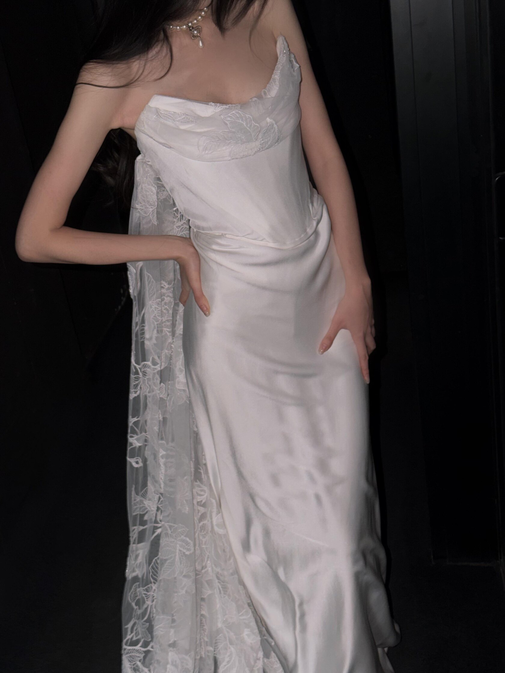 LAURUS月桂树缎面抹胸小众婚纱