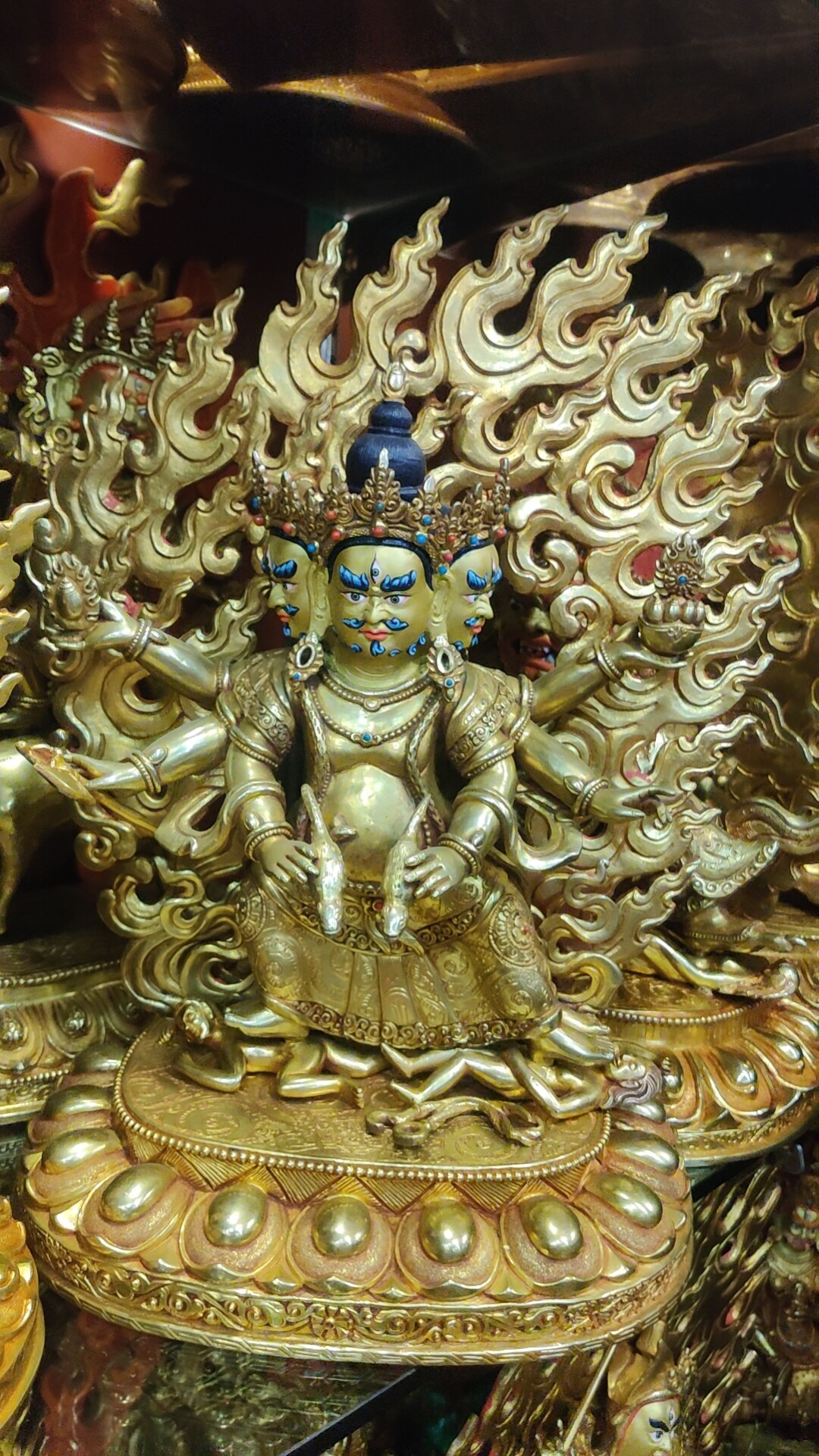 尼泊尔高档精品释迦族 纯手工簪刻雕花 三头六臂红财神 直邮