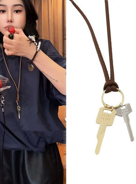 欧美2024新爆款张悦儿同款皮绳钥匙吊坠项链女百搭毛衣链卫衣配饰