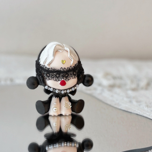 娃娃车载香薰中控台车内饰品摆件高级汽车车饰车载香薰香水礼物女