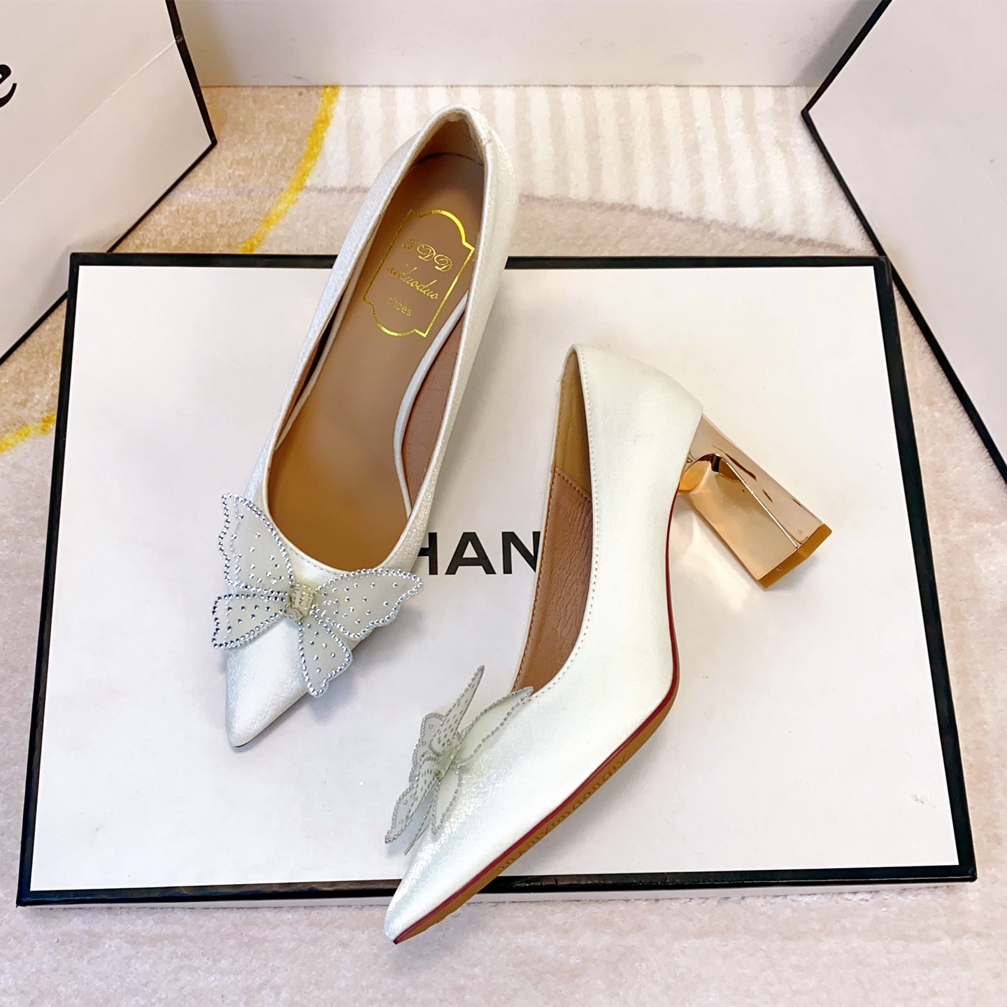 法式尖头水钻蝴蝶高跟鞋女金属粗跟百搭不累脚名媛风绸缎浅口单鞋