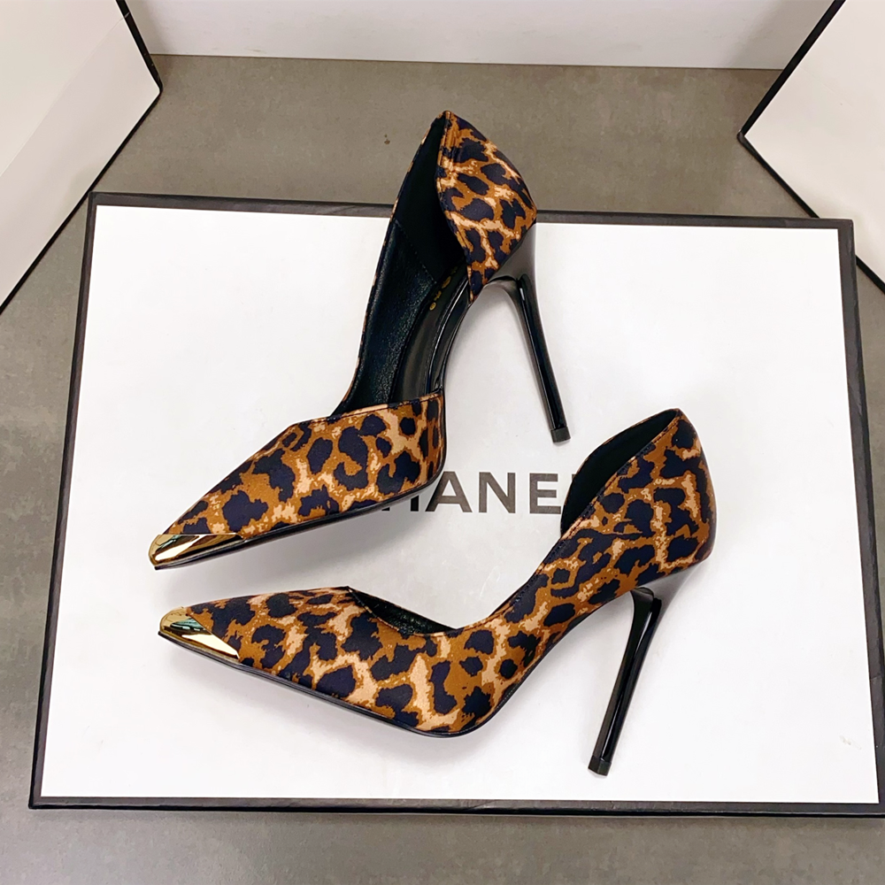 豹纹高跟鞋女绝美性感御姐百搭侧镂空金属尖头纯欲风绸缎细跟单鞋
