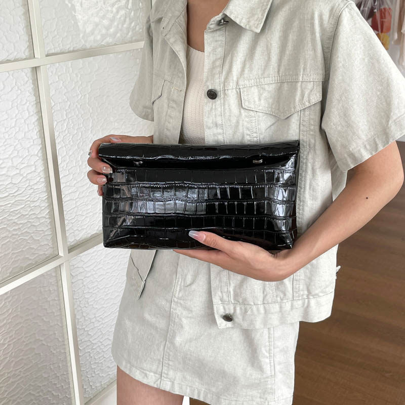 2026新款鳄鱼纹手拿包女大容量休闲百搭气质手包女士手抓包信封包