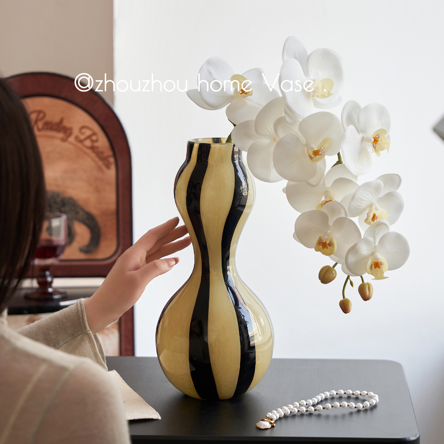 高级感复古时髦小众艺术花瓶简约包豪斯风格花器简约软装摆件琉璃