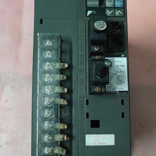 议价富士驱动器 RYC202C3-VVT2 拆机货实物图，成色一