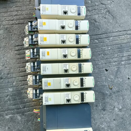 议价施耐德ATV32 4KW 5.5KW变频器ATV32HU40维修