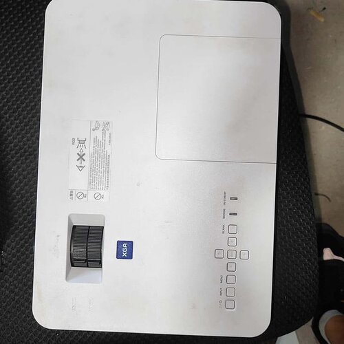 议价索尼vpl-dx221 不通电，，，拆过，有很多撬痕，灯