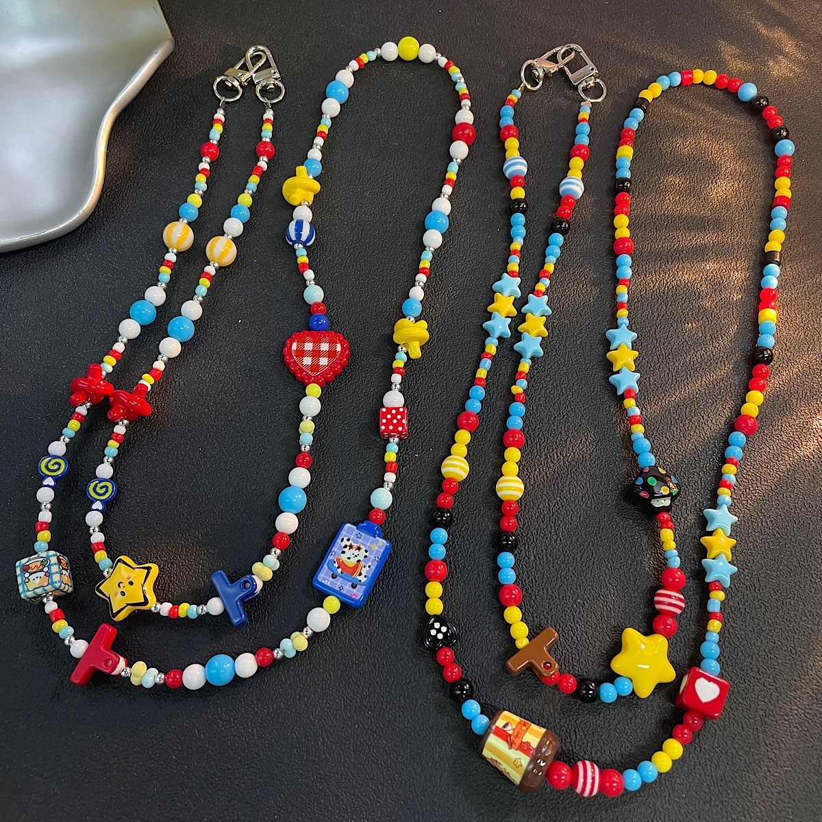 ins多巴胺链挂绳长款斜挎可背时尚串珠户外相机小蜜蜂壳结实