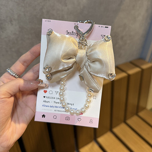 ins日韩闪钻奶白蝴蝶结珍珠链条包包挂件个性创意少女心新款