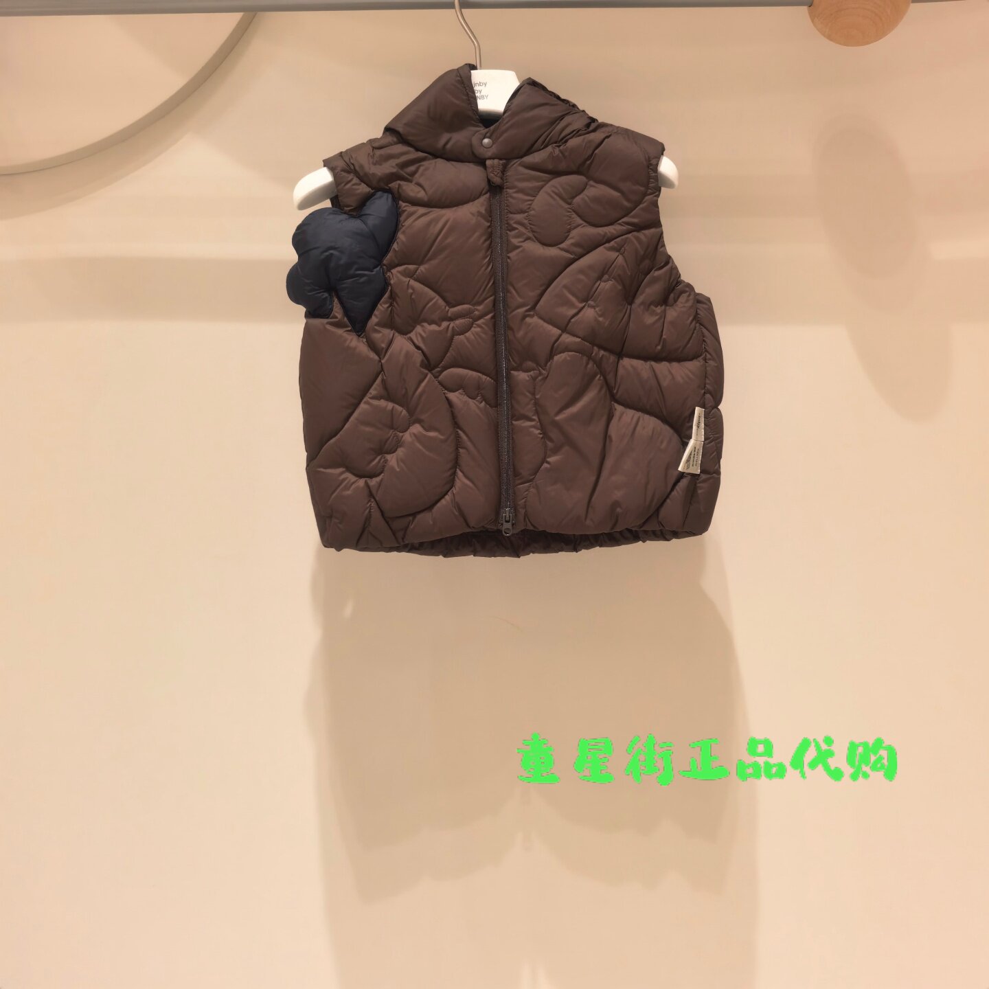 小江南童装国内代购26秋款婴童款男女宝连帽羽绒马甲YQ0C11010
