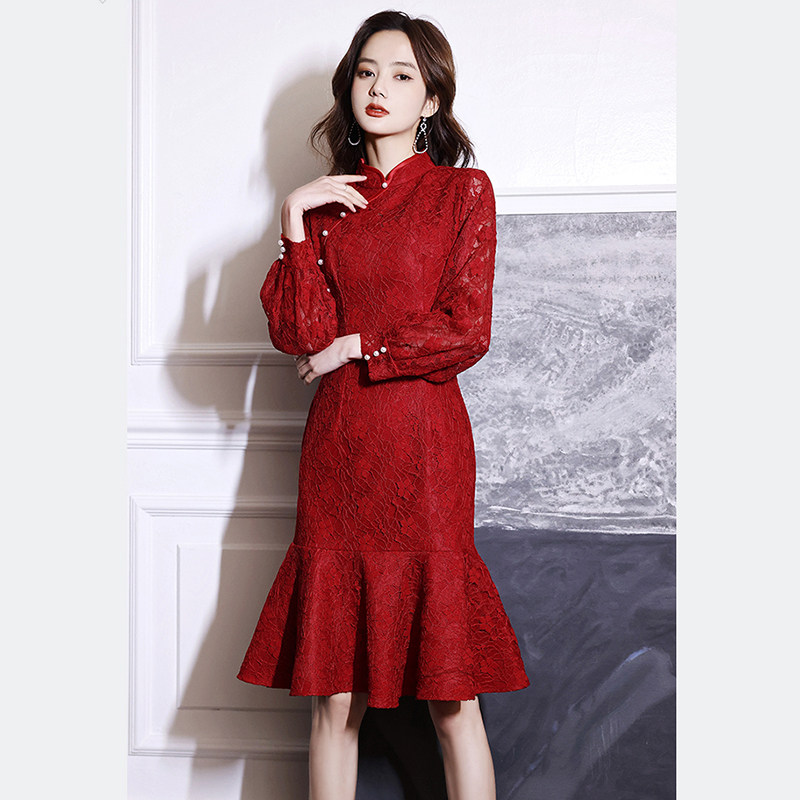 旗袍敬酒服新娘2021新款冬季蕾丝鱼尾酒红色礼服订婚连衣裙小个子