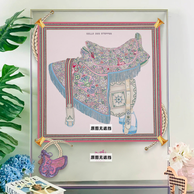 玄关走廊轻奢亚克力框装饰画马鞍爱马丝巾装裱挂画客厅摆画落地画