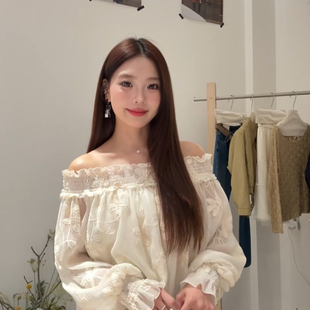 温柔浪漫提花一字肩小衫 小衫 2609Q 加倍心动.氛围感上线.法式