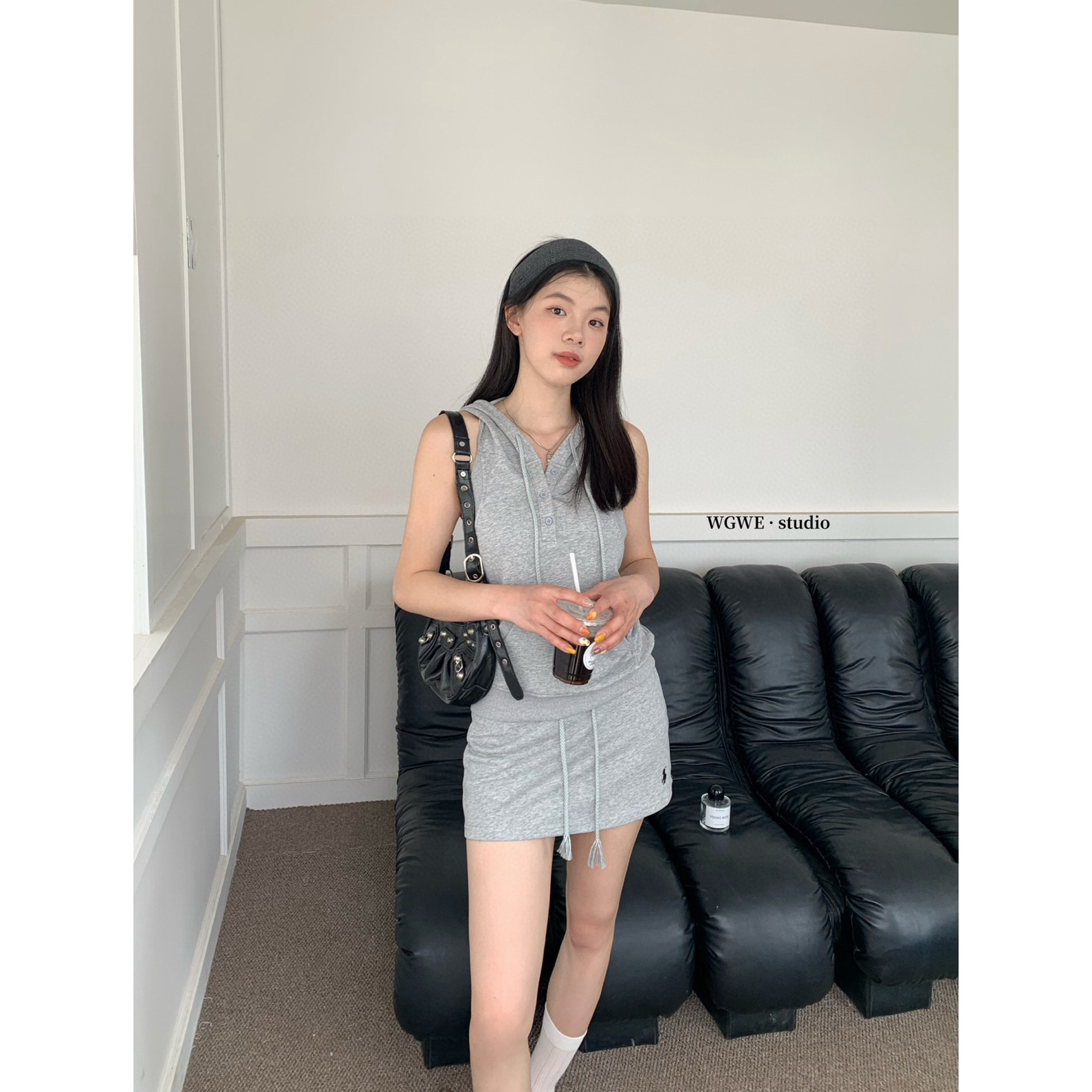 【WGWE】休闲运动风新款辣妹露背连帽短款背心+高腰包臀半身裙套