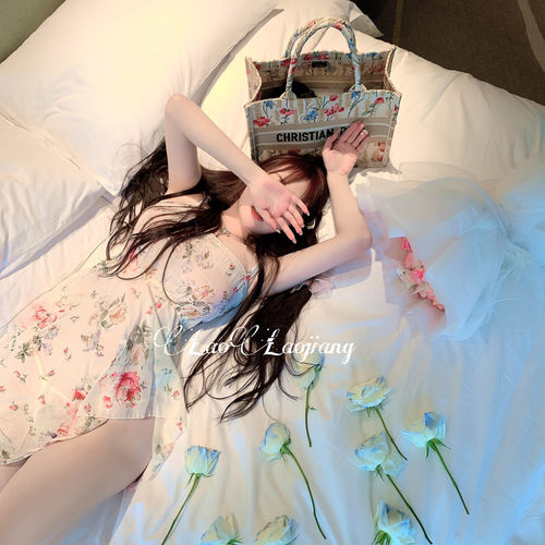 爱丽丝纯欲性感吊带碎花夏季