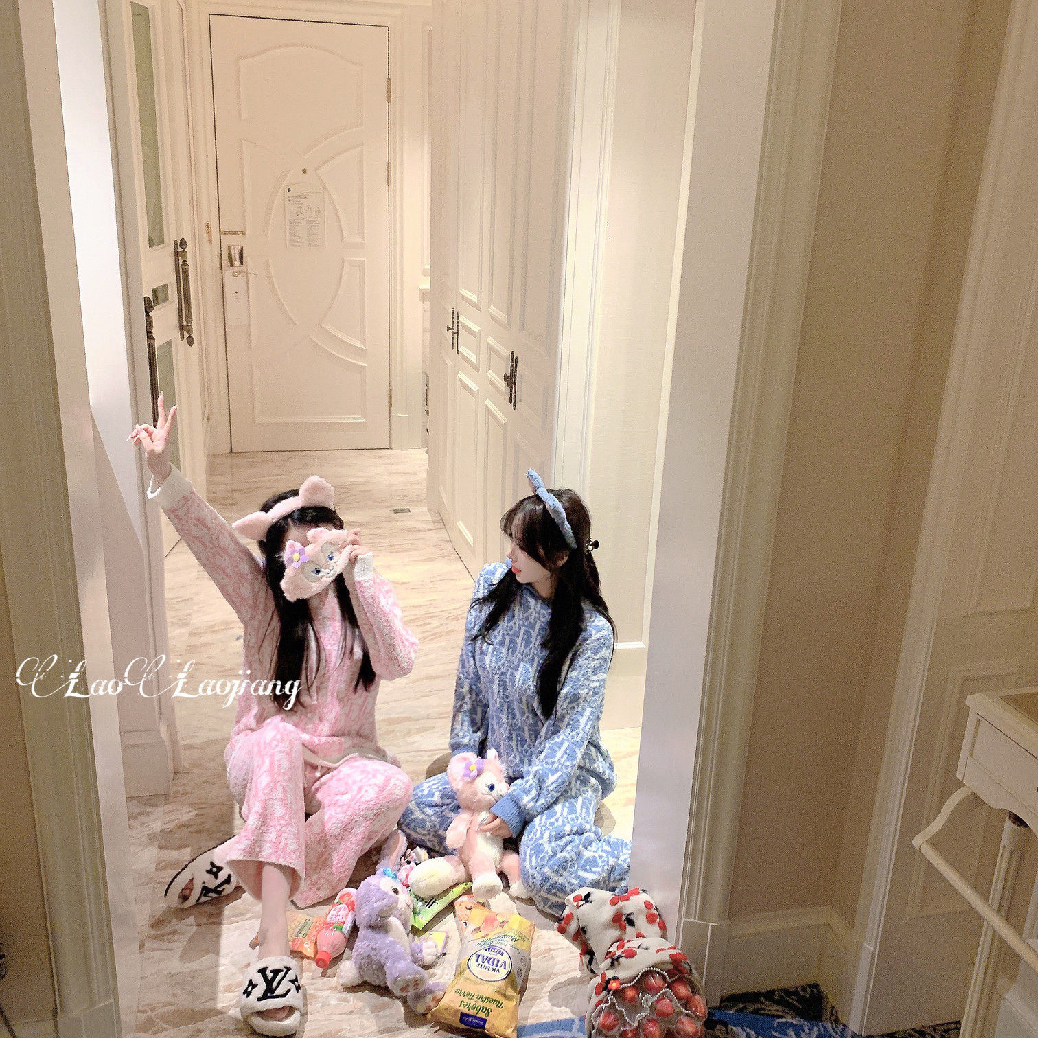 LaoLao酱「棉花糖」冬季加厚毛绒字母连帽家居服两件套情侣时尚