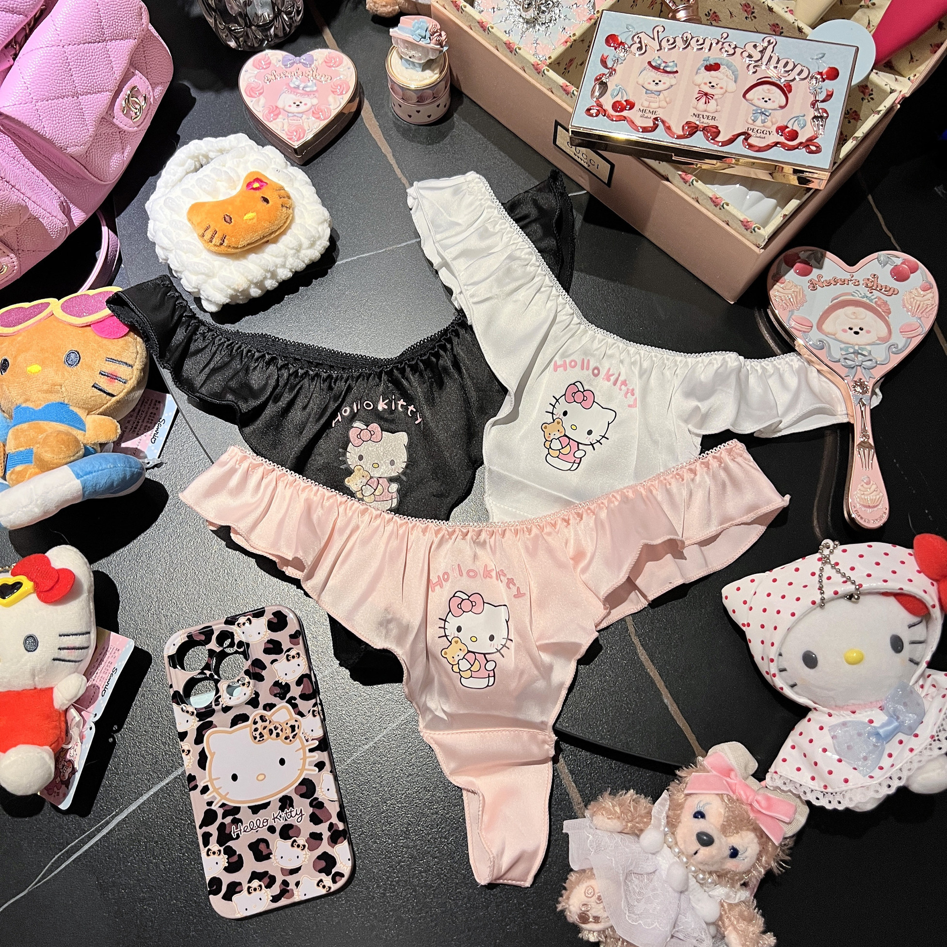 LaoLao酱「连内裤都是小k」辣妹绸缎性感纯欲kt丁字裤日系甜美新